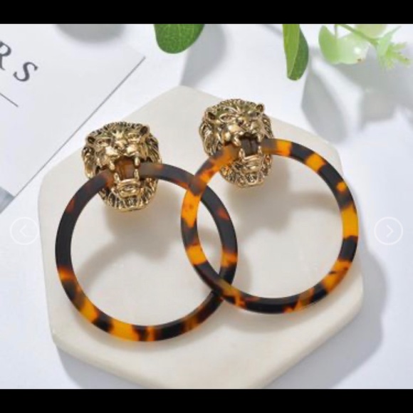 Jewelry - Fashion Ring Lion Head Resin Earrings